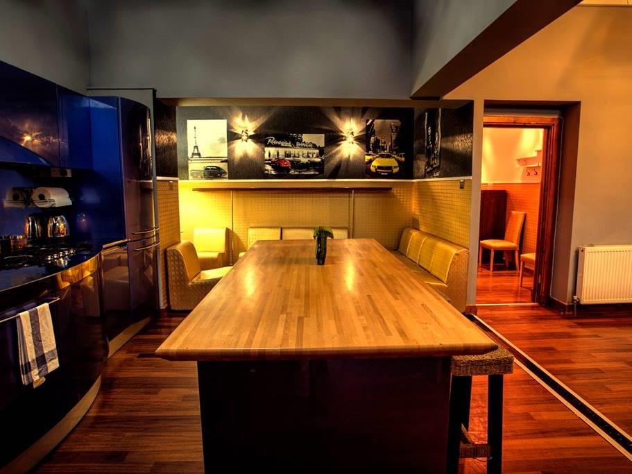 Edinburgh Poker Party Apartment